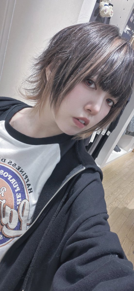 ななせ tweet media
