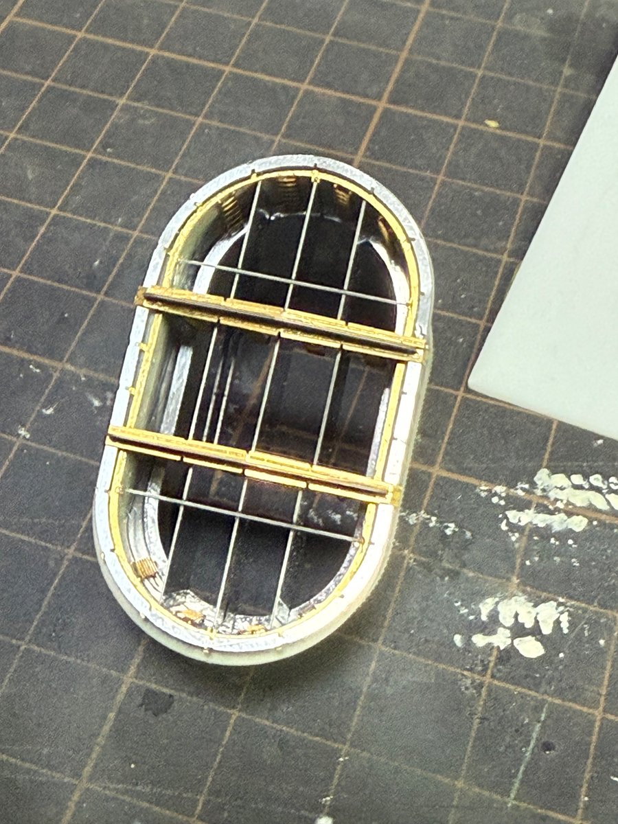 pontos 1/200大和
煙突の溝にすべて梯子をかけるという難しくはないけど面倒な作業
#きょうの大和