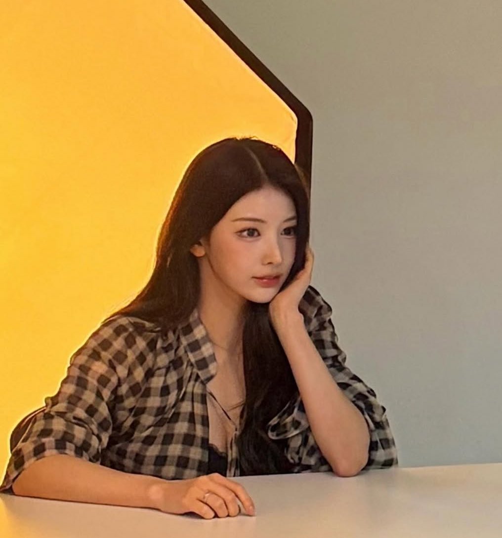jnn__ll's tweet photo. 진짜 이얼굴로 버츄얼?하실겁니까 https://t.co/Uxjex6jO8t