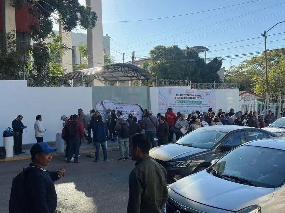 Profesores de secundarias técnicas toman instalaciones de la Secretaría ...