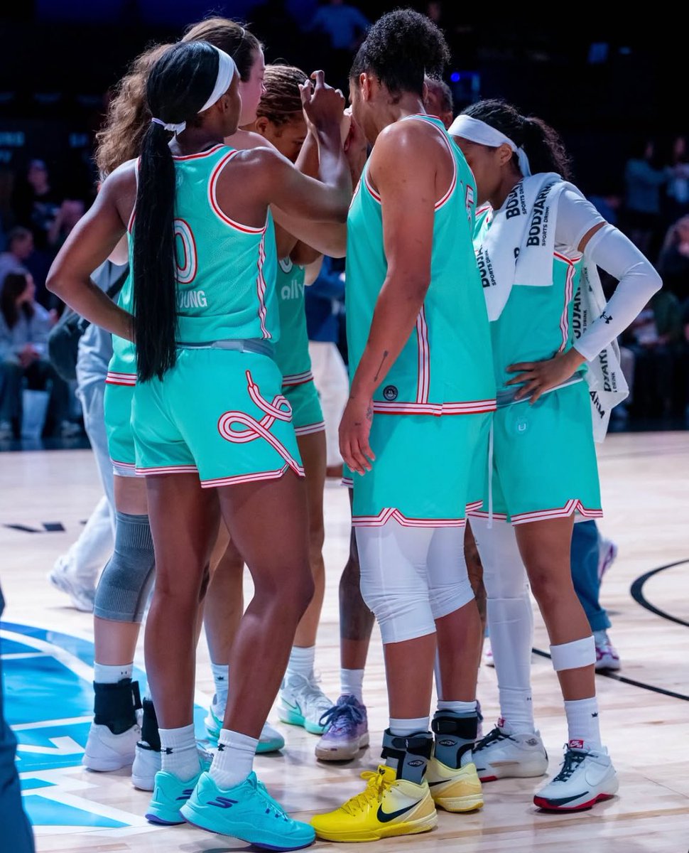 LacesBCUpdates's tweet photo. Alyssa Thomas, Jackie Young, Brittney Sykes, and Jordin Canada are set for the 1-on-1 tournament🥳

Vote for their pod seeding on Unrivaled’s website! https://t.co/Kksw0NBbZ2