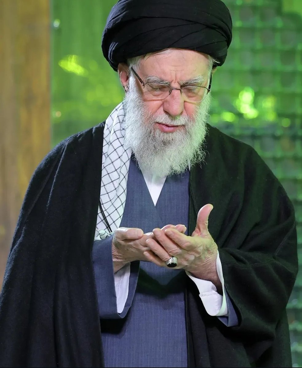 Ideologi dalam kehidupan sangat penting..orang² berakal pintar ini punya kebijakan yang sll berpihak pada kebenaran umat manusia 

Sementara disini..ceo mbg gabung forum zionis yg katanya perdamaian entah buat siapa..?+16T🤣🤭🤣 

Pak <a href="/prabowo/">Prabowo Subianto</a> gebrak meja