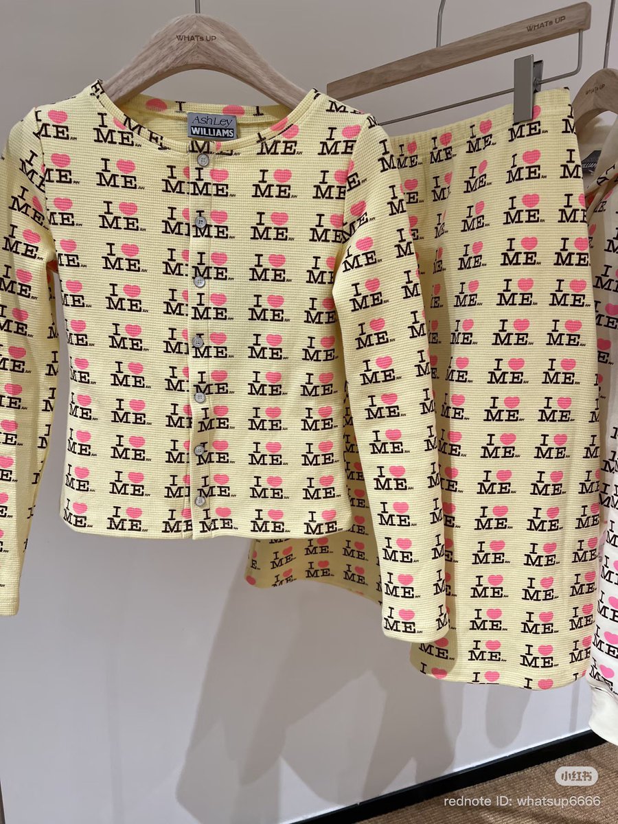 __papillonnoir's tweet image. ashleywilliamsのSSどれ買っちゃおうか迷ってるユーロ本当に高いありえない👊🏻