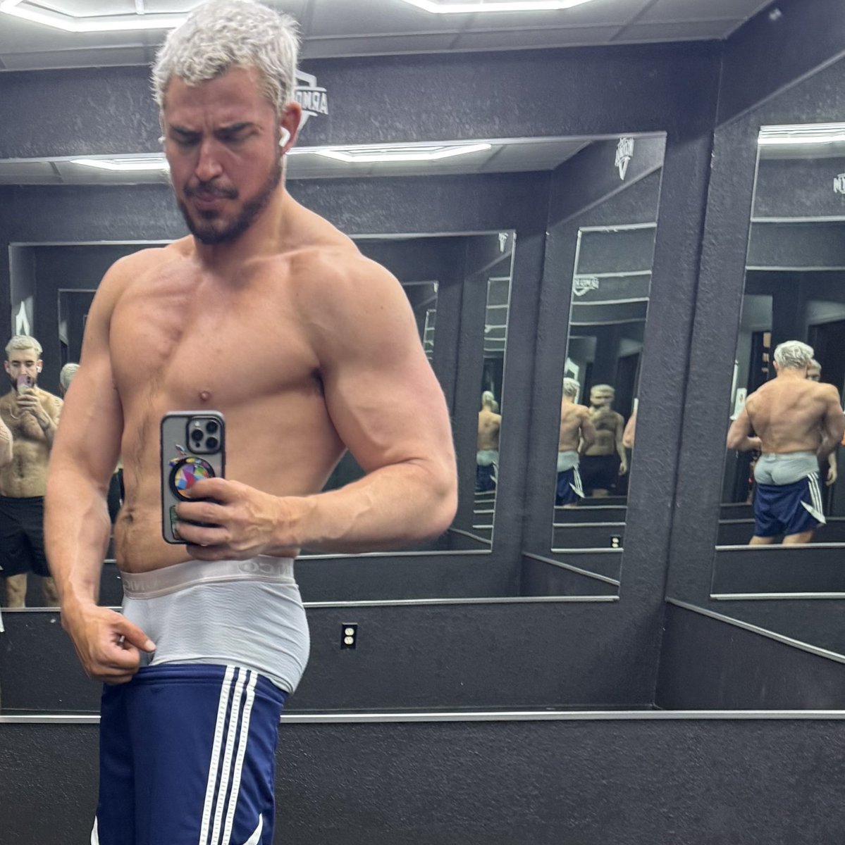DillonMcQueen's tweet photo. Big Zaddy from every angle https://t.co/kvpIDyx431