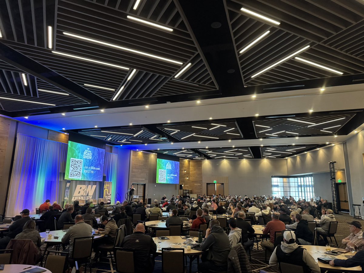 Bucktheagguy's tweet image. Nice crowd at our first Roadshow this year  in Sioux Falls @bw_fusion