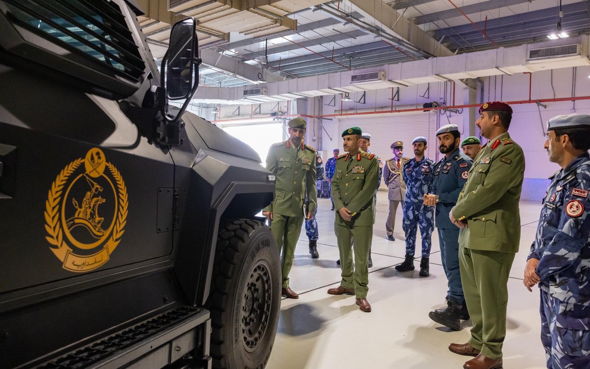 زار وفد من الحرس الوطني الكويتي، قوة الأمن الداخلي (لخويا)، حيث التقى بسعادة اللواء الركن محمد مسفر الشهواني نائب القائد، وجرى استعراض سبل تطوير التعاون والتنسيق الأمني بين الجانبين.
واطلع الوفد خلال زيارة ميدانية لمعسكر الدحيل على مهام لخويا ومنظومة العمل والتدريب المعتمدة.