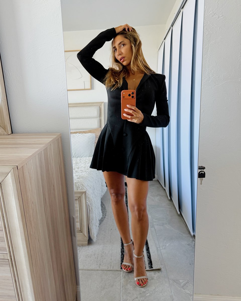 littlefitdevil's tweet image. If confidence had a dress code, it’d be this 🖤
Little Black Dress FTW!
#confidence #littleblackdress #blackdress #lbd #shortdress