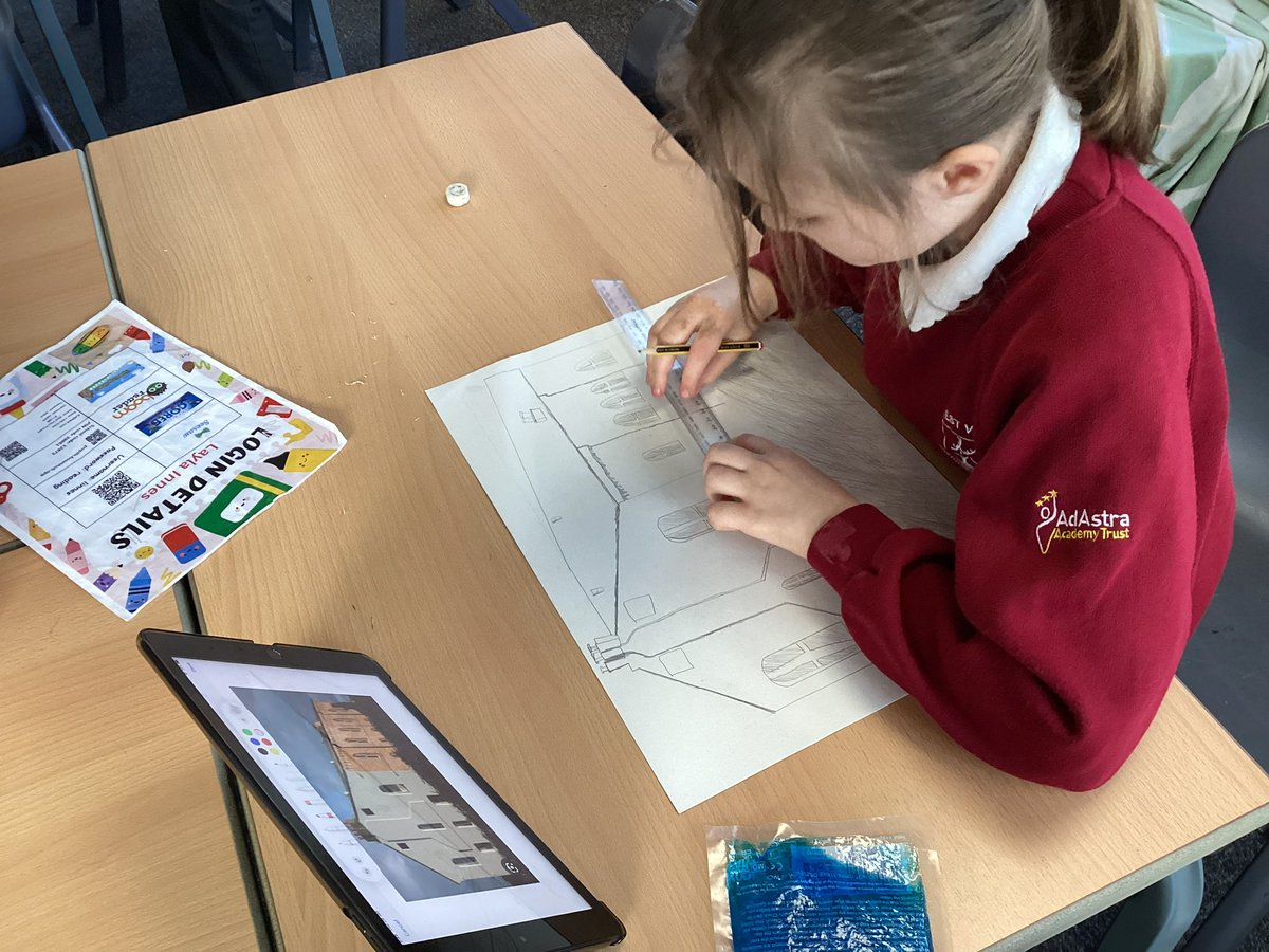 ArtsView53173's tweet photo. Year 5 are beginning their final Explore Award artwork, using historical buildings in Hartlepool as inspiration and focusing on architectural features and design. @ArtsAward https://t.co/gQ266DUSWH