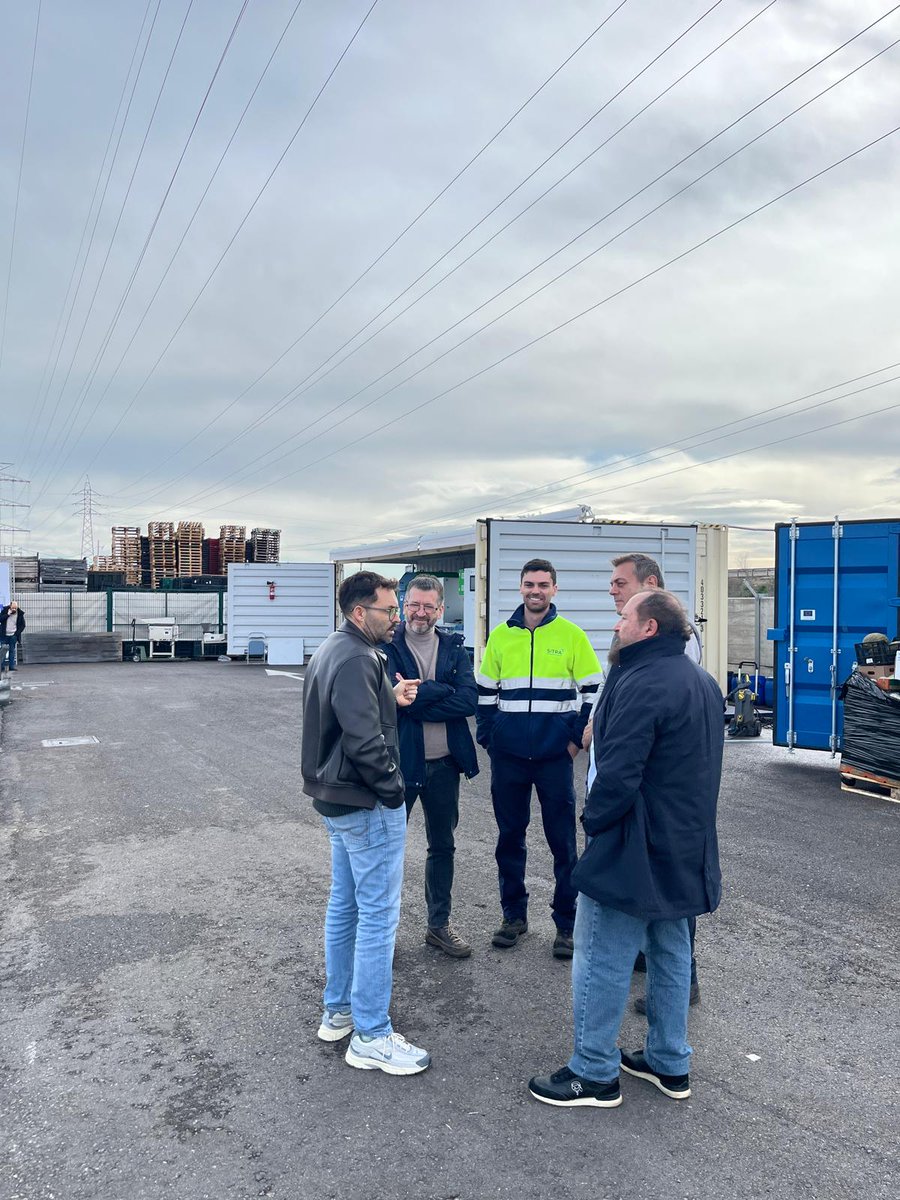Mercavalencia1's tweet photo. Mercavalència ha acollit una reunió tècnica del projecte europeu #MixMatters 🤝 amb @ainiatecnologia, SITRA i la @ualmeria per a coordinar els pròxims passos i avançar en la planificació de la Separation Unit ♻️
🔗 https://t.co/6EhdGoCIi3
#Mercavalència
@MixMattersEu https://t.co/gadUsZfSq3