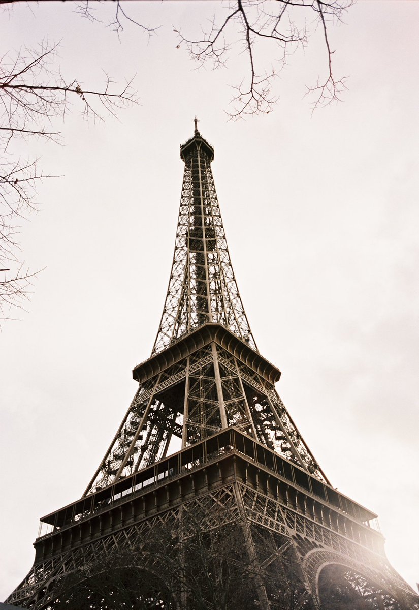 Jamerson_Lee's tweet photo. Eiffel Tower on film! 🎞️

#contaxg2 #kodak #portra400 #Paris #filmphotography #eiffeltower https://t.co/J3BCwxTLQS