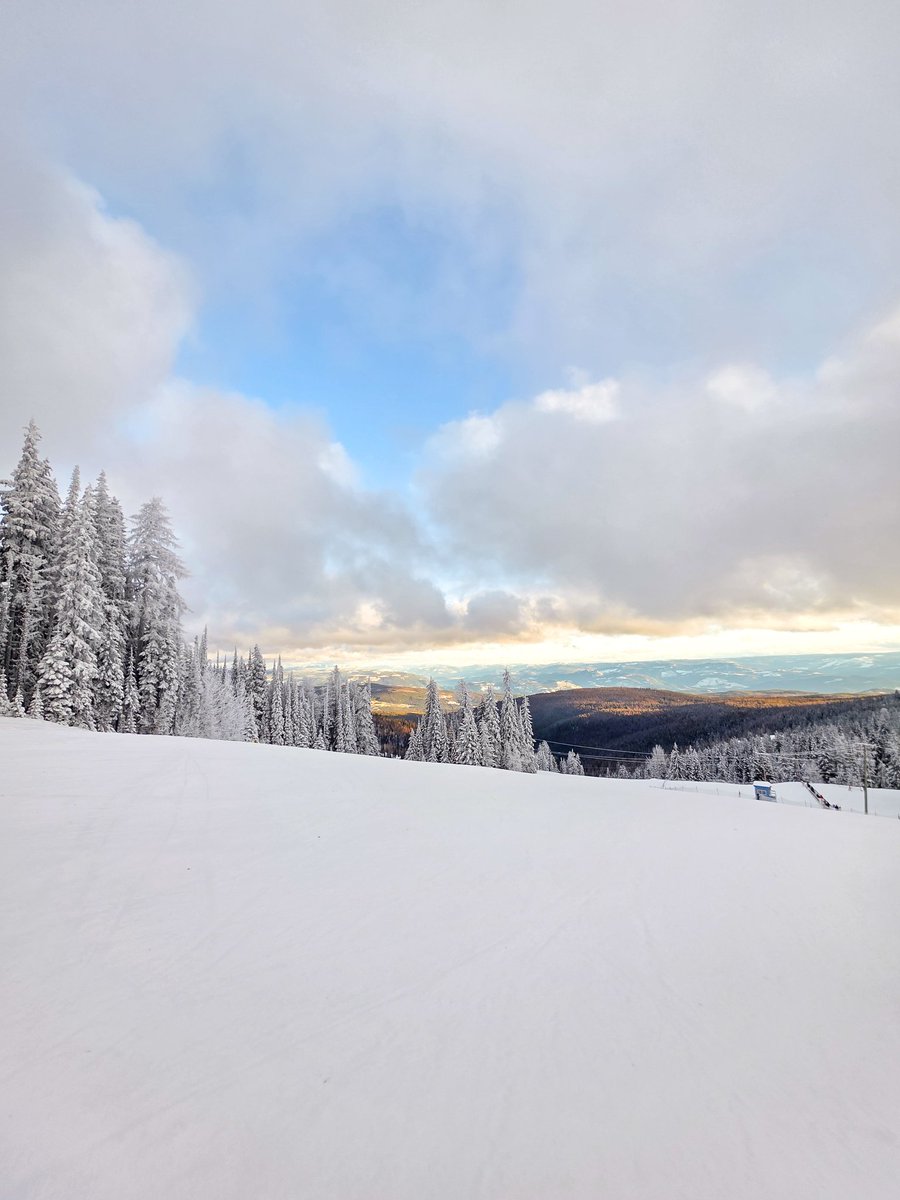 daytonricks_'s tweet photo. These board meetings I don't mind... 😉🏂🤙🏼 https://t.co/qev9sP7KOJ