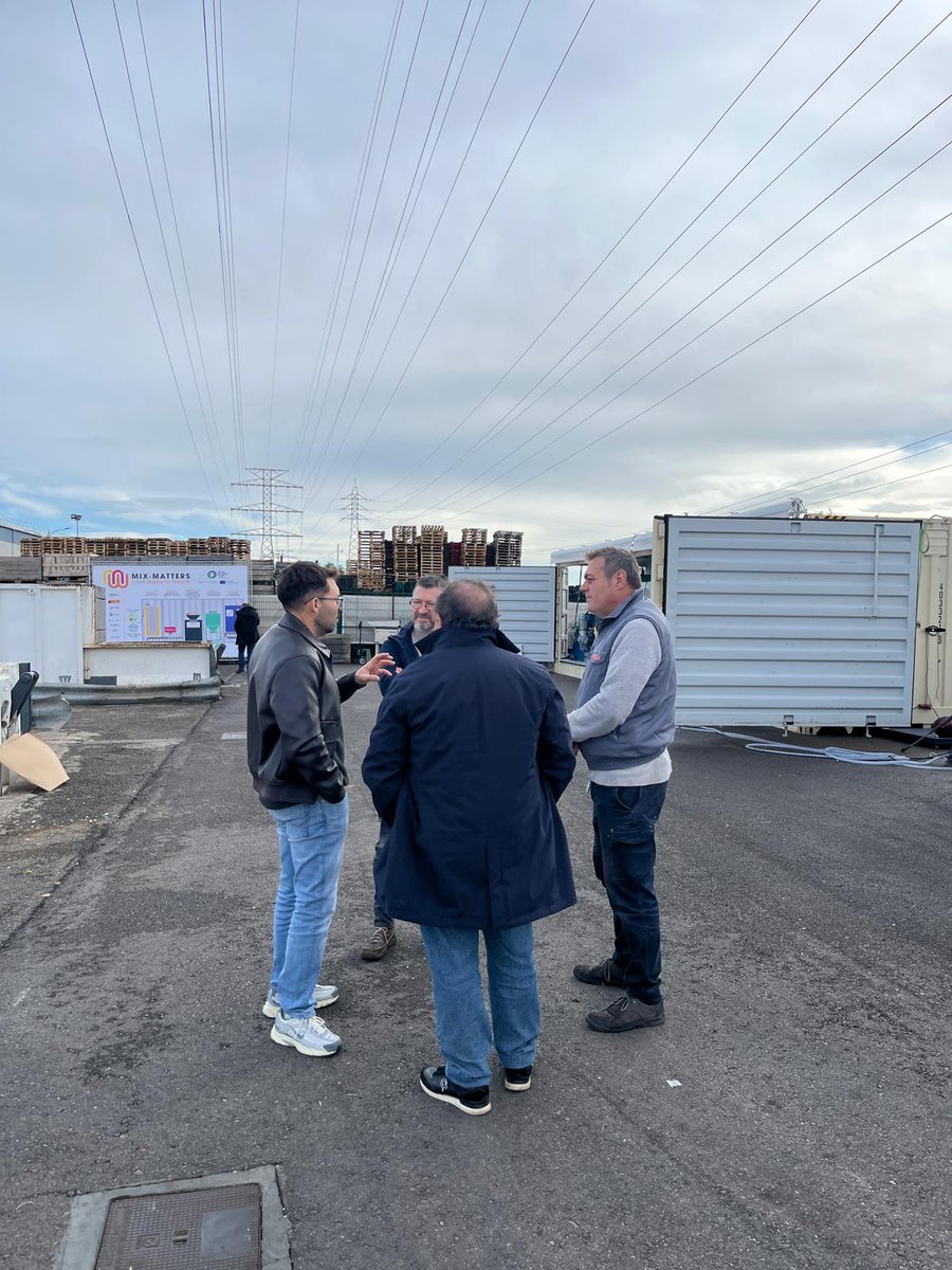 Mercavalencia1's tweet photo. Mercavalència ha acollit una reunió tècnica del projecte europeu #MixMatters 🤝 amb @ainiatecnologia, SITRA i la @ualmeria per a coordinar els pròxims passos i avançar en la planificació de la Separation Unit ♻️
🔗 https://t.co/6EhdGoCIi3
#Mercavalència
@MixMattersEu https://t.co/gadUsZfSq3