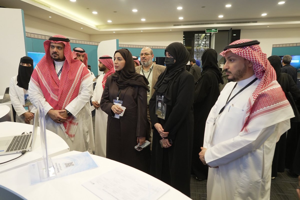 #يحدث_الآن |✨

#مدينة_الملك_عبدالله_الطبية تشارك كشريك رئيسي في فعالية #فارماثون، من خلال الإسهام في اللجان العليا، ولجان التحكيم، وتقييم المشاريع والأوراق البحثية، إلى جانب تقديم ورش عمل متخصصة في الأبحاث والابتكار.

كما شهدت المشاركة إطلاق حاضنة «KAMC تبتكر»، التي تضم عددًا من