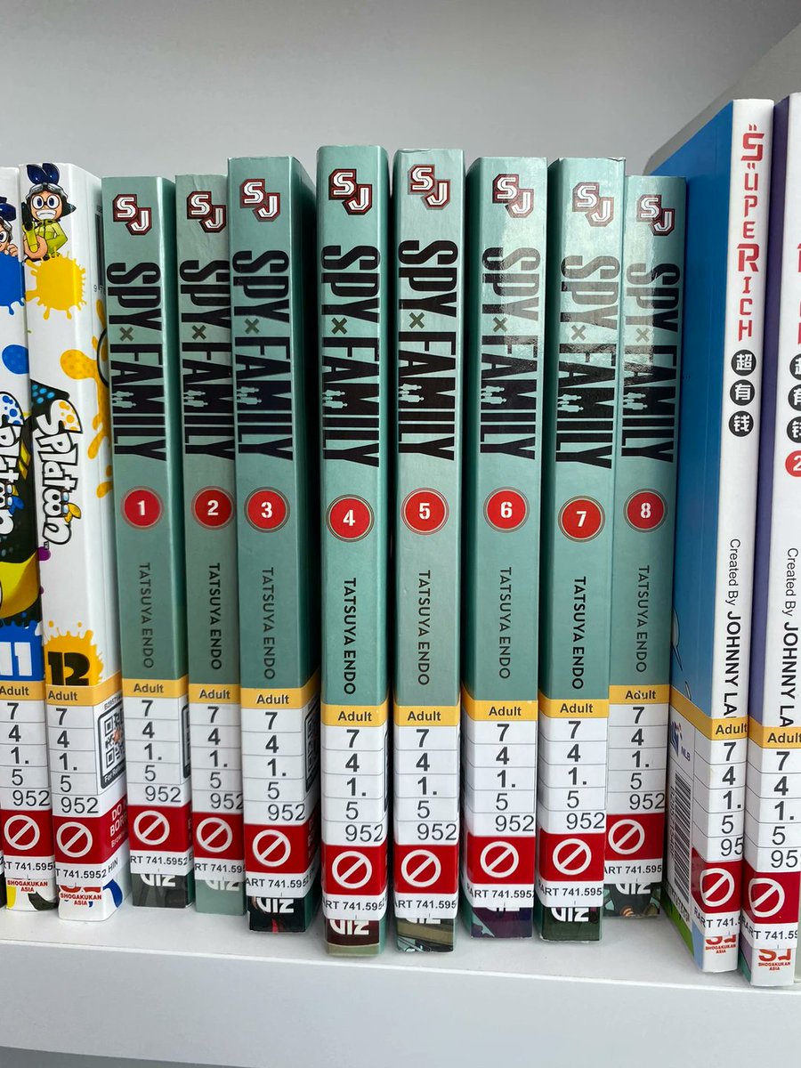 窓から差す月明かり、静寂の中で心を整える