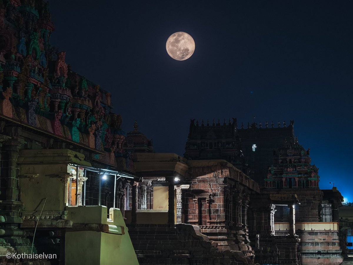 Kothaiselvan21's tweet photo. 📍Sri Kampaheswarar Temple Tirubhuvanam-Kumbakonam

📸 Feb 2/26, 7:45 PM

Behold the ethereal Pournami 🌕  moon view at the grand  "Kampahareswarar Temple" from the Bustling Temple city Kumbakonam ✨.

A 13th-century Chola masterpiece by Kulothunga III, echoing Thanjavur's Peruvudaiyar Temple with towering vimana & intricate Dravidian carvings depicting epics👌. 

Scientifically,full moon aligns Earth between Sun & Moon for 100% illumination🌗🌖🌕. 

#Kumbakonam
#CholaHeritage
