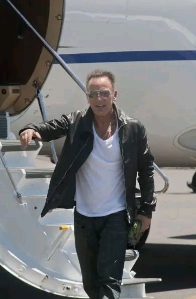 Springsteetdsm's tweet photo. # 𝗦𝗔𝗬 𝗬𝗘𝗦 𝗜𝗙 𝗬𝗢𝗨 𝗟𝗢𝗩𝗘 Bruce Springsteen music Now😊 https://t.co/PbN8S7k5GR