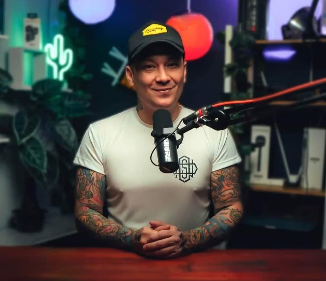 Chavistas: "Los diputados del FA son un montón de vagabundos que no estudian, nunca han tenido trabajos de verdad y lo quieren todo gratis". (Cosa que es mentira btw)

Y a continuación proceden a elegir como diputado a un Tiktoker...