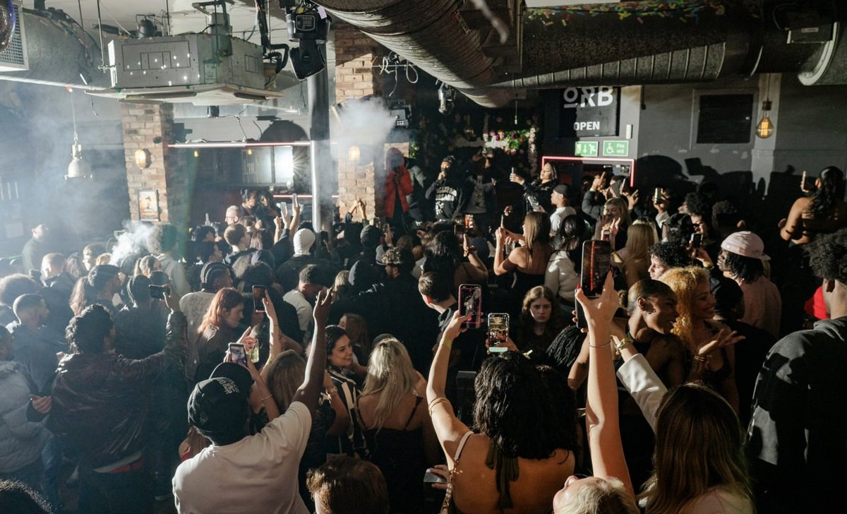 OFFICIALJUVIE's tweet photo. SHEFFIELD📍FRIDAY!! was turnt love yall for coming out &amp; making your boy feel at home we just getting started fr 🫶 big up @officialsl everytime‼️ keep streaming “Get Busy” if you haven’t already. https://t.co/OMfBKeOV9R