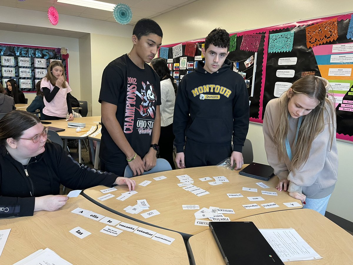 Señorita Hellmann tweet media