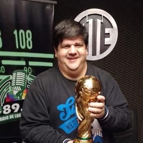 Hoy despedimos a un amigo, de los colegas más solidarios que conocí, una persona fantástica, dejaste un tendal de amigos llorando tu pronta partida. 

Gracias y hasta siempre Ariel querido, fuerza a tu familia. 
 
Te vamos a extrañar...