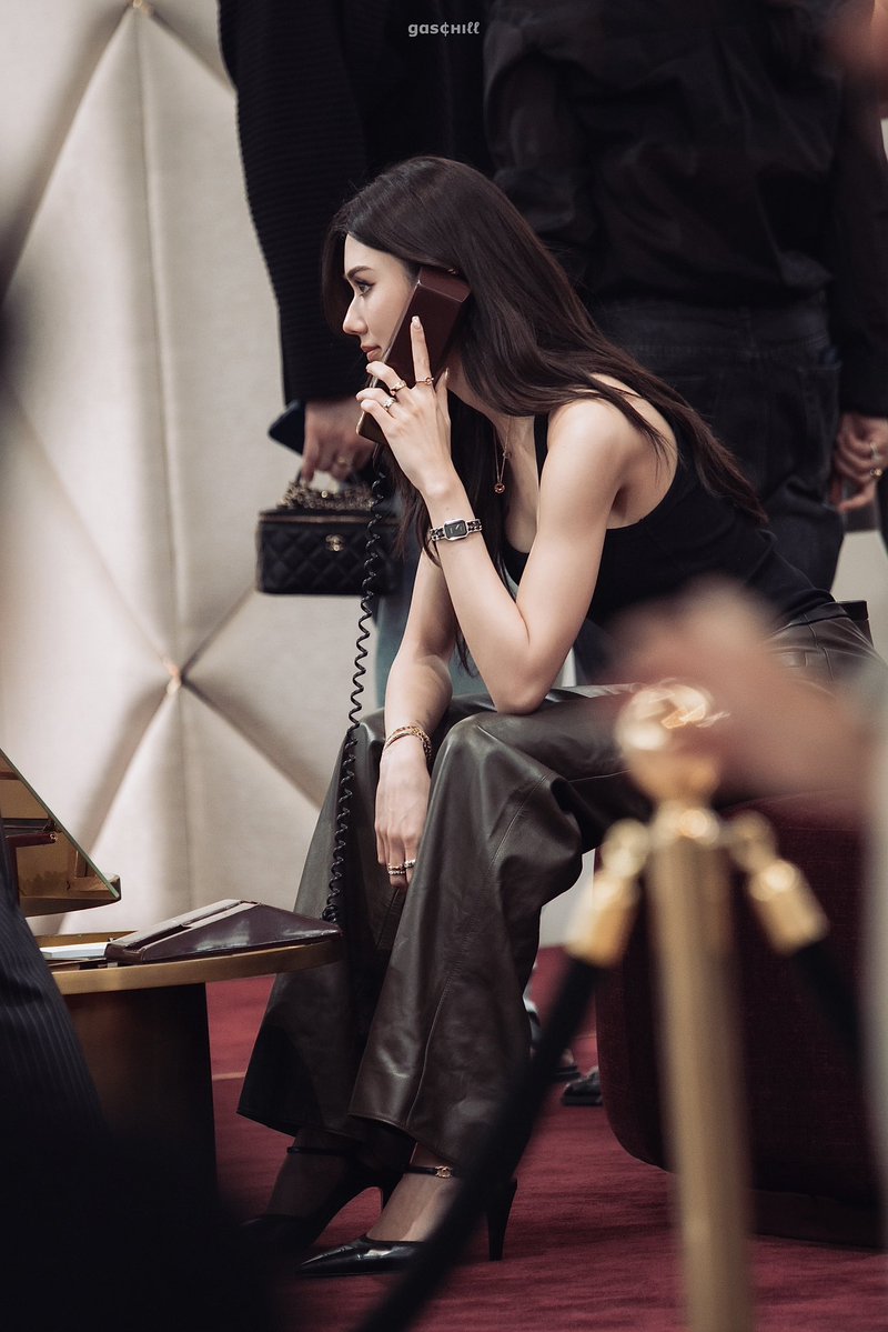 GasChill's tweet image. ชอบว่ะ จิกส้นสูงก็หล่อได้ 😳

LENAMIU COCO CRUSH CHANEL
#CHANELxLenaMiu
#lalinalena #ลีน่าลลินา