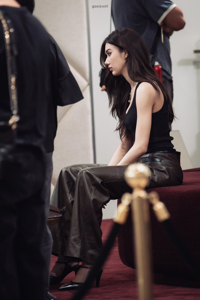 GasChill's tweet image. ชอบว่ะ จิกส้นสูงก็หล่อได้ 😳

LENAMIU COCO CRUSH CHANEL
#CHANELxLenaMiu
#lalinalena #ลีน่าลลินา