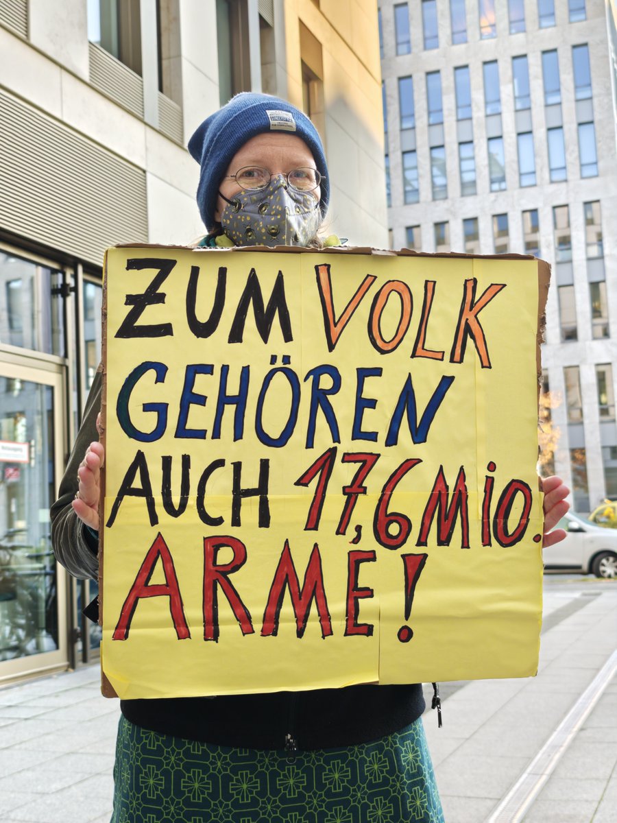 Eine wichtige Erinnerung an unsere Regierendnen!
Bitte teilen! der-paritaetische.de/alle-meldungen…
"17,6  Millionen Menschen in Deutschland sind armutsgefährdet. Das teilt das  Statistische Bundesamt mit. Mehr als 13 Millionen weitere Deutsche leben  in Armut."  SPIEGEL