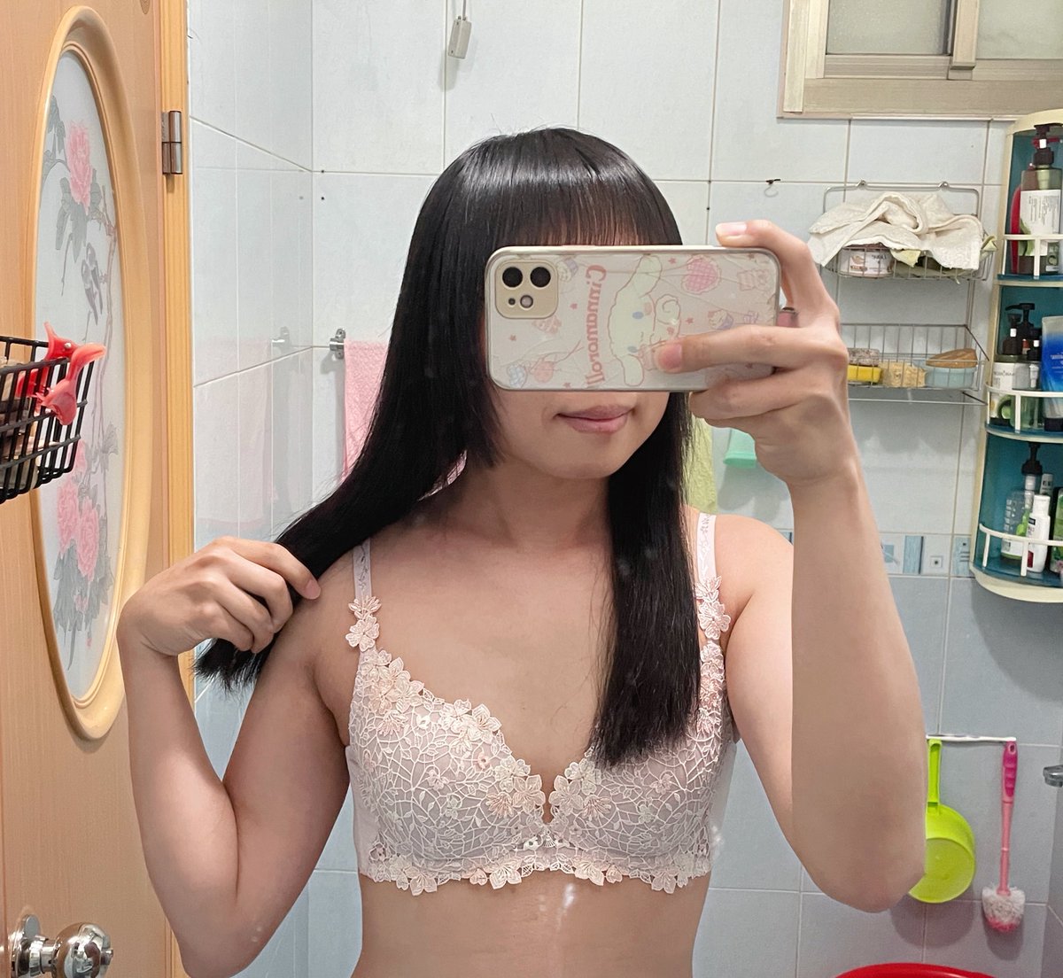 最近新買的內衣 
超喜歡的花紋很好看
