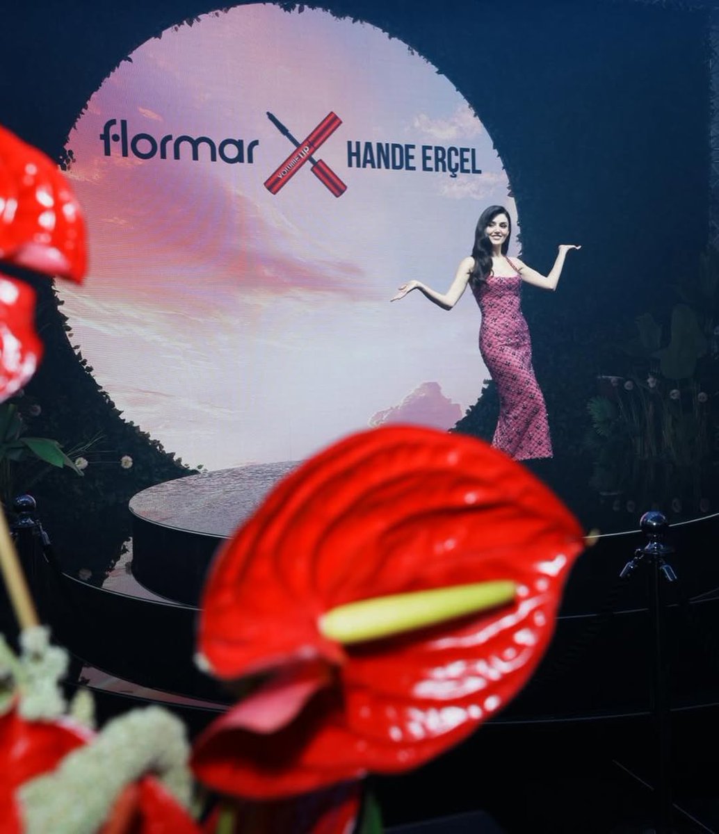 KbAskbitti's tweet image. Evento flormar #HandeErçel #HandeErçelXFlormar
