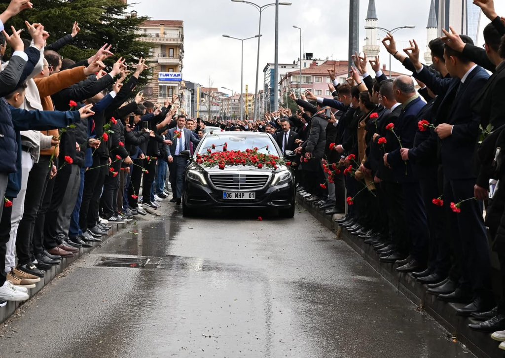 Liderimiz Sayın Devlet Bahçeli, Türkiye’ye ve Türk Dünyası’na adanmış ömrüyle Milliyetçi-Ülkücü Hareket’in yegâne lideridir.

Dünün tecrübesiyle çizdiği yol, bugün de Türk milliyetçiliğinin istikametidir.

Evlatları ise dün olduğu gibi bugün de Bilge Liderimizin emrindedir.

Bu