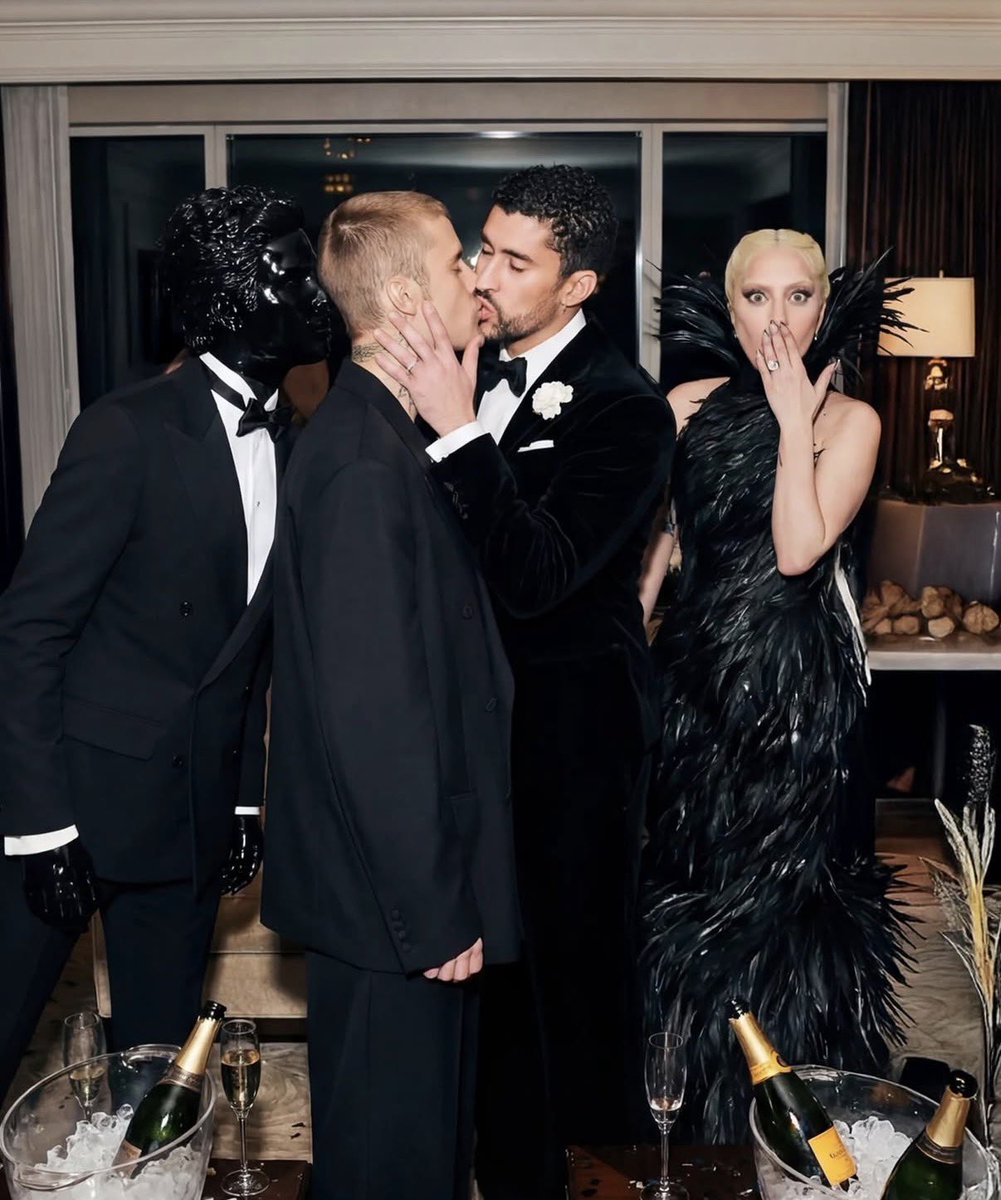 Sandielo22's tweet image. This is why pure African strong  man like @davido  can not win the grammys because we don't do this here.

#GRAMMYs  #OBO  #30BG💰