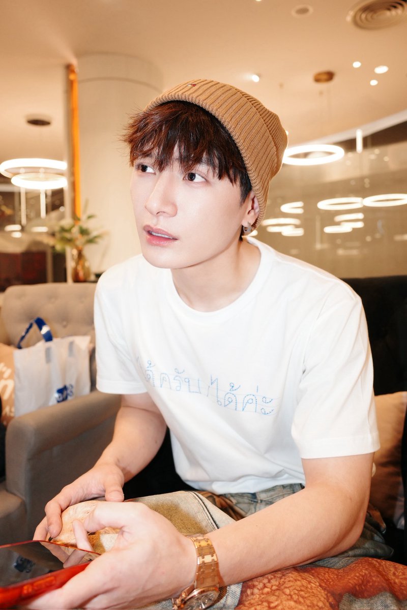 ในโซเชียลฉันเป็นทุกอย่างที่ไม่ใช่ศิลปิน. tweet media