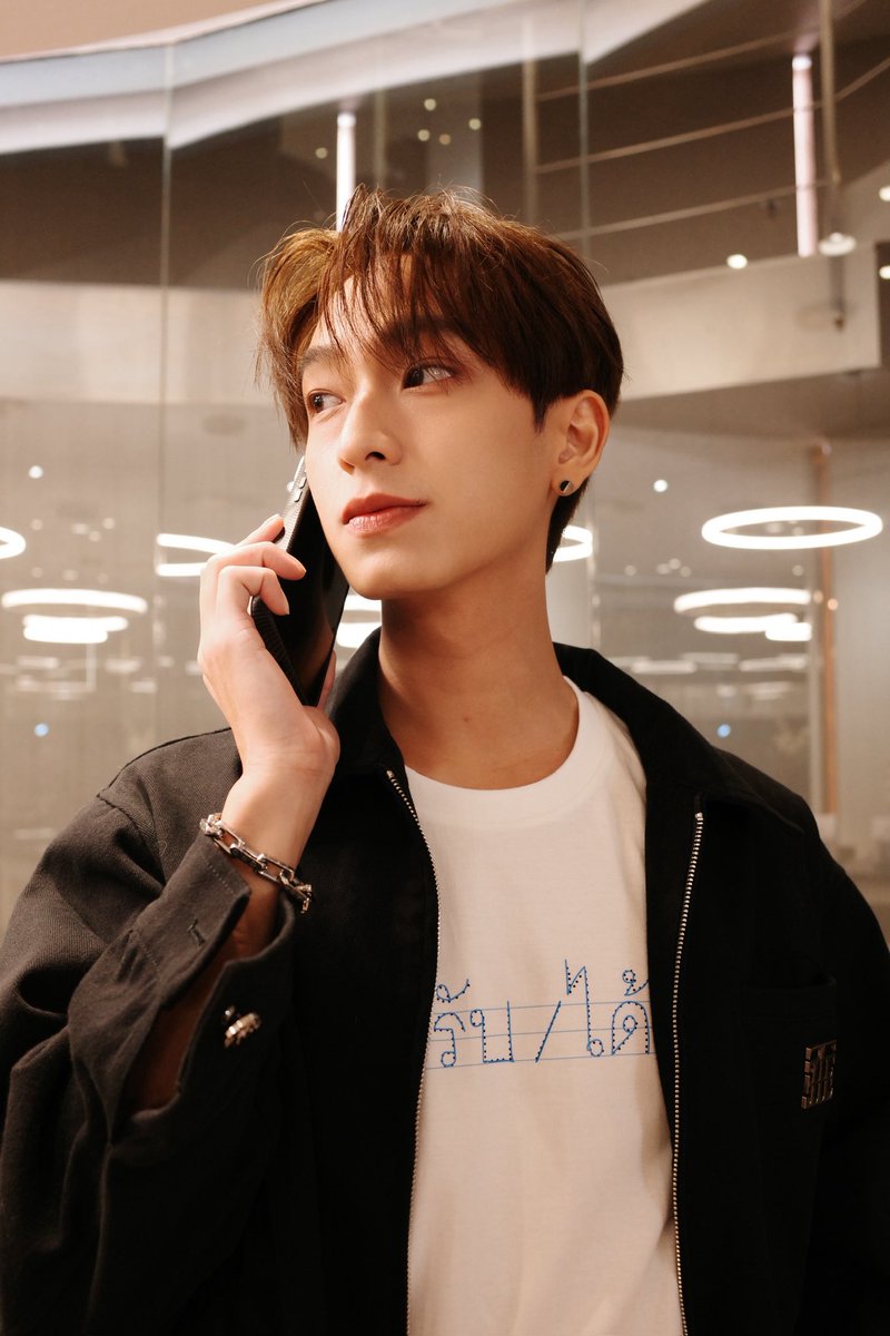 ในโซเชียลฉันเป็นทุกอย่างที่ไม่ใช่ศิลปิน. tweet media