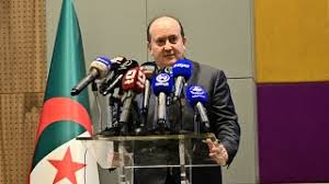 mimi_tarek's tweet photo. رئيس الوزراء الجزائري : إن الله لا يُنزل الحديد من السماء إلا على أرض مباركة، ولهذا اختار الله الجزائر.
للإشارة فالجزائر اصبحت رابع الحرمين  بعد بناء الكعبة الجزائرية https://t.co/mCATe6M1NN
