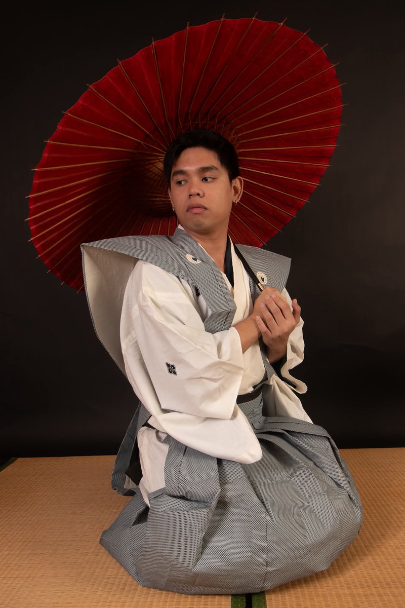 Geijutsu - 芸術

Brushstrokes learn to dance
Silk sways under stage lights—
Art breathes in motion. 

📸 Photographer: Just Nicco Photography
💃 Models: Kevin Pugosa
👘 Kimono &amp; Styling: Magudarena Kimono マグダレナの着物