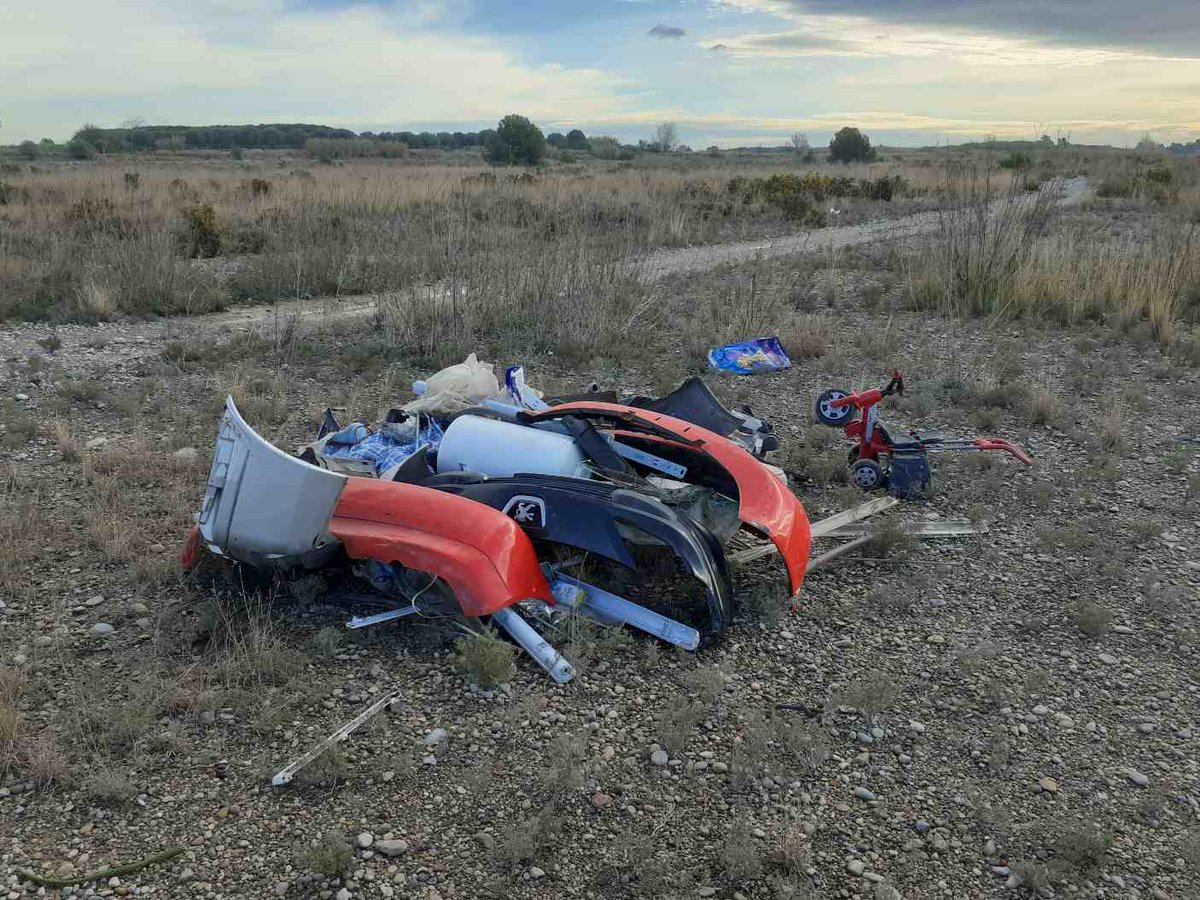 elriumillars's tweet photo. 🚫 Detectat un nou abocament il·legal de restes de vehicles al Paisatge Protegit del riu Millars.

La incidència ja ha sigut comunicada al SEPRONA.

Protegir el riu és una responsabilitat col·lectiva. https://t.co/O1j3uj1foi