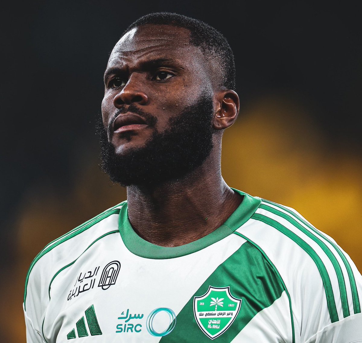 القذر الخشن لاغرابه في ذلك قبلها أصابوا مالكوم والامس سافيتش لاعبين الطحالب مافيه اقذر منهم الا لاعبين الخسيس