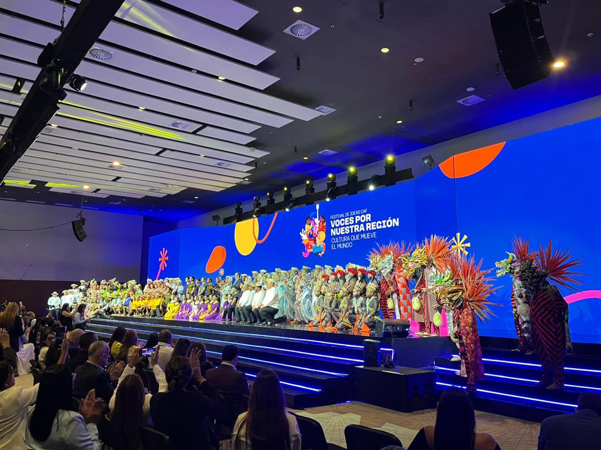 MCComunica's tweet photo. Un espacio clave para el diálogo, la cooperación y la construcción de futuro en la región. Brindamos apoyo integral en redacción de notas de prensa, cobertura del evento, gestión de medios y rol de maestra de ceremonia, durante las jornadas realizadas del 27 al 29 de enero. https://t.co/9EUAbXeWHF