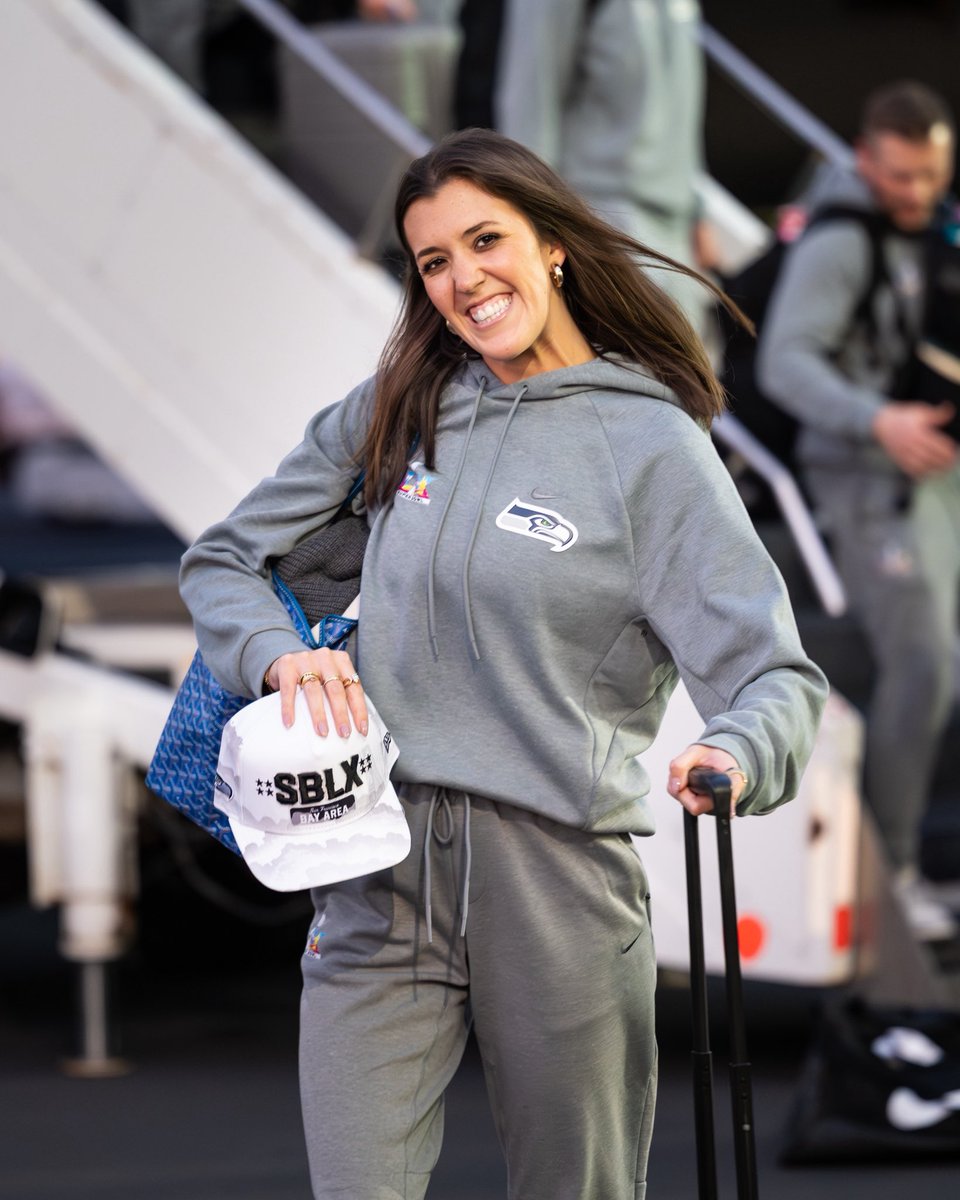 CoachSHoltz's tweet photo. Hailey Holtz has arrived in San Jose for the Super Bowl!  So Proud. https://t.co/7Vth8LSicv