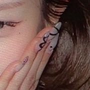 위연정 손에 항상 하트 있음 ㅋㅋ♡