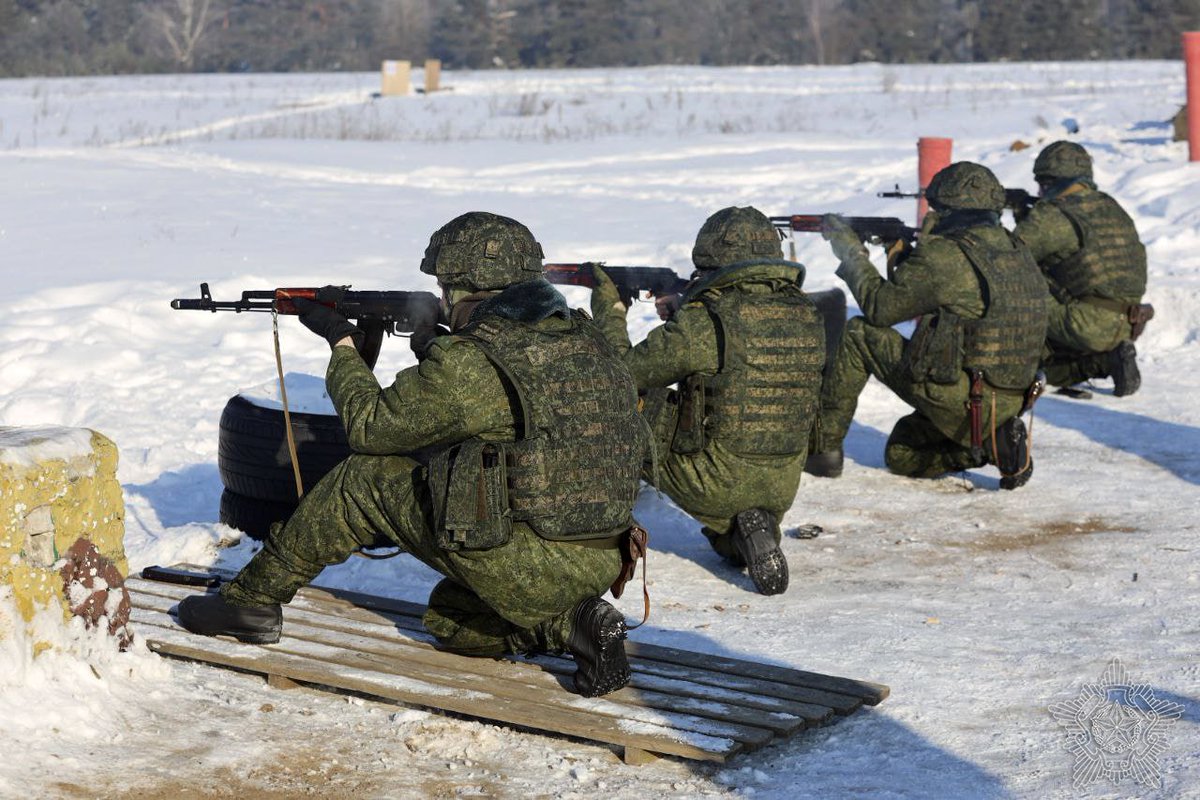 TheGreyPatriot_'s tweet photo. π§πΎπ·πΊ Today's joint training of troops from North-Western Operational Command at 227th combined arms training ground.
#Russia #Belarus #Belarusian #Today #Training #Tactical #Military #Army #AGS17 #AK74 #Volat #EMR #Winter https://t.co/kxn3d1BxHi