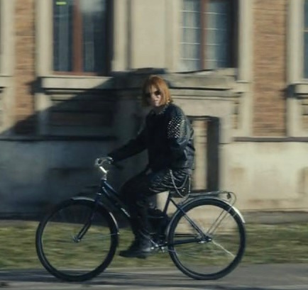 1/6) Вот сказали про Августа, что он нарцисс. А у него не нрл — у него нарциссическая травма, и вполне понятного генезиса. 
А вот Птица — нарцисс, хардовый притом, да. #мгипп

Он отчаянно жаждет внимания и признания, и его трагедия не только в том, что он первое время своей