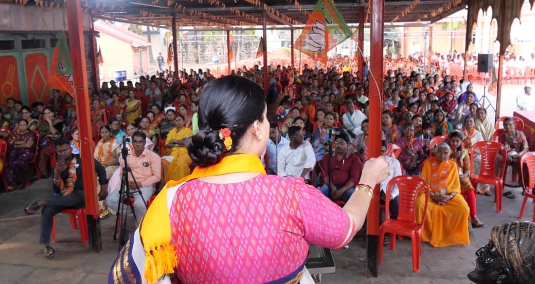 ChitraKWagh's tweet photo. 📍 वाठार (कि.), ता. कोरेगाव | जि. सातारा

सातारा जिल्हा परिषद व कराड पंचायत समिती
सार्वत्रिक निवडणूक – २०२६

वाठार (कि.) जिल्हा परिषद गट तसेच वाठार (कि.) व आर्वी पंचायत समिती गण उमेदवारांच्या प्रचारानिमित्त आयोजित भव्य पदयात्रेत उत्स्फूर्त सहभाग नोंदवला.
यानंतर महिला मेळाव्यास उपस्थित राहून सभेला संबोधित केले. जनतेचा, विशेषतः महिलांचा मिळालेला विश्वास आणि पाठिंबा ऊर्जा देणारा ठरला.

कराडचे पाणीदार आमदार माननीय मनोजदादा घोरपडे यांनी गेल्या २५ वर्षांपासून पाण्याचा प्रलंबीत प्रश्न वर्षभरात सोडवला 

गेल्या वर्ष भरात आमदार मनोजदादा घोरपडे यांनी उत्तर कराड विधानसभेसाठी विविध विकास कामांसाठी 1000 कोटींचा निधी आणला .

मुख्यमंत्री देवाभाऊंचे विशेष सहकार्य आमदार मनोजदादांना कायमच राहीलेले आहे 

असे माझे बंधू कार्यसम्राट पाणीदार आमदार मनोजदादा घोरपडेंचे हात अधिकचे मजबूत करण्यासाठी कमळाच्या चिन्हासमोरील बटण दाबा आणि आपल्या सगळ्या उमेदवारांना अधिकाधिक मतांनी निवडून द्या.

भारतीय जनता पार्टीचे लोकप्रिय उमेदवार ⬇️

१) श्वेता अभयकुमार गायकवाड
(वाठार (कि.) जिल्हा परिषद गट क्र. २९ – उमेदवार)

२) संध्या सुनील मलवडकर
(वाठार (कि.) पंचायत समिती गण क्र. ५८ – उमेदवार)

३) अनंत पांडुरंग साबळे (तात्या)
(आर्वी पंचायत समिती गण क्र. ५७ – उमेदवार)

⸻

उपस्थिती 👇
• चित्रलेखा माने कदम
• समता ताई घोरपडे
• तेजस्विनी घोरपडे
• वैशाली माने
• भीमराव पाटील
• मनीषा स्वामी
• सविता राऊत
• विकास अण्णा गायकवाड

⸻

@Dev_Fadnavis
@cmomaharashtra @RaviDadaChavan @cbawankule
@BJP4Maharashtra
@bjp4mumbai
@BJPMahilaMorcha
@BJPMM4Maha
@ChDadaPatil

#Satara #ZPElection2026 #PanchayatElection #BJP #जनतेचा_विश्वास