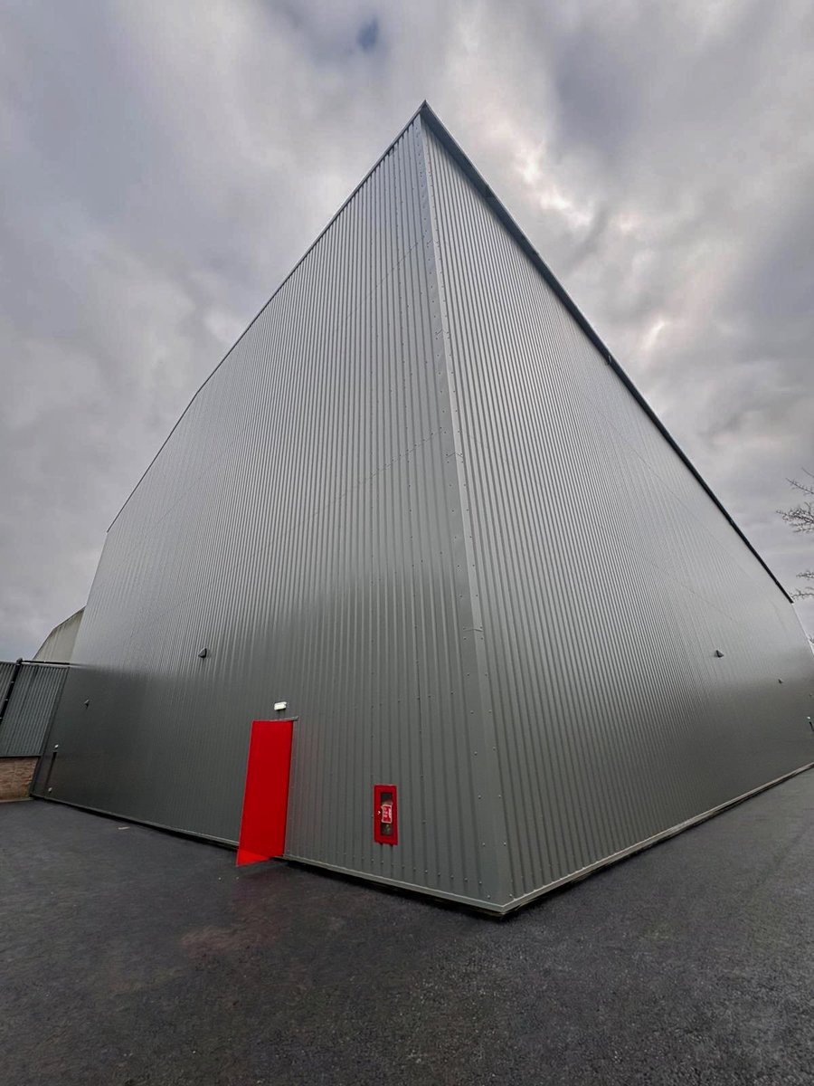 WakeMorley's tweet photo. High bay warehouse extension completed in St Helens. https://t.co/EsewUmzF3B