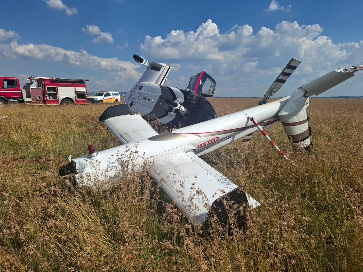EversonLuhanga's tweet image. JUST IN: A seven-seater Bell 230 helicopter crashed during a training exercise in Kromvlei outside Alberton. The flight instructor sustained minor injuries, while the pilot was not hurt. Emergency services responded swiftly and aviation authorities will investigate