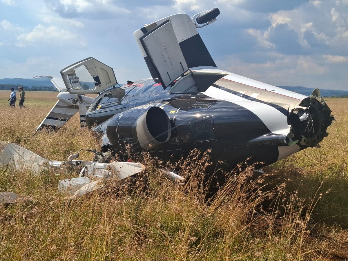 EversonLuhanga's tweet image. JUST IN: A seven-seater Bell 230 helicopter crashed during a training exercise in Kromvlei outside Alberton. The flight instructor sustained minor injuries, while the pilot was not hurt. Emergency services responded swiftly and aviation authorities will investigate