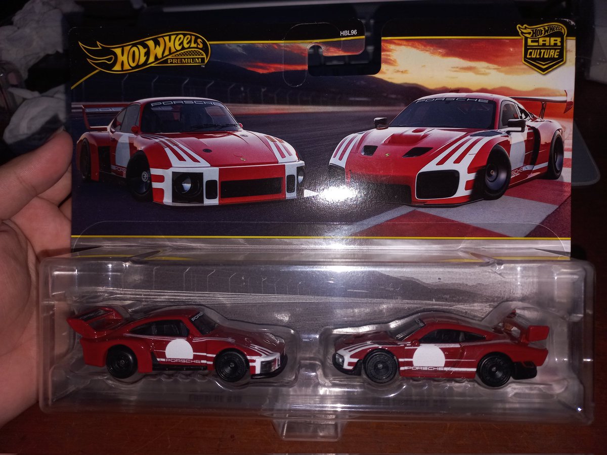 lemonappletea_'s tweet photo. WTS ‼️‼️
HOT WHEELS TwinPack PORSCHE 935 Classic and Modern

Start 500k!!!
(boleh nego)

COD (Only Jogja)
#HOTWHEELS #WTS #zonauang️ #zonajajan #new #GRAMMYs https://t.co/Ichzm9bOBF