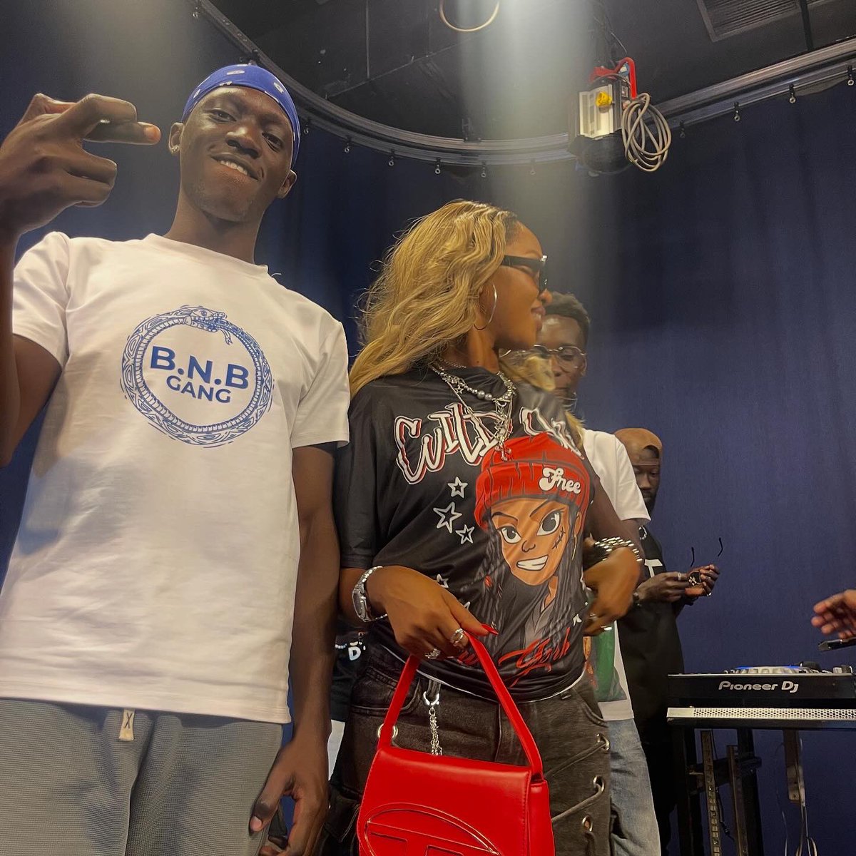 reydoc5's tweet image. Don’t forget to stream NEERA on all streaming platforms.  Gddddrrrrrt🤞🏿💙