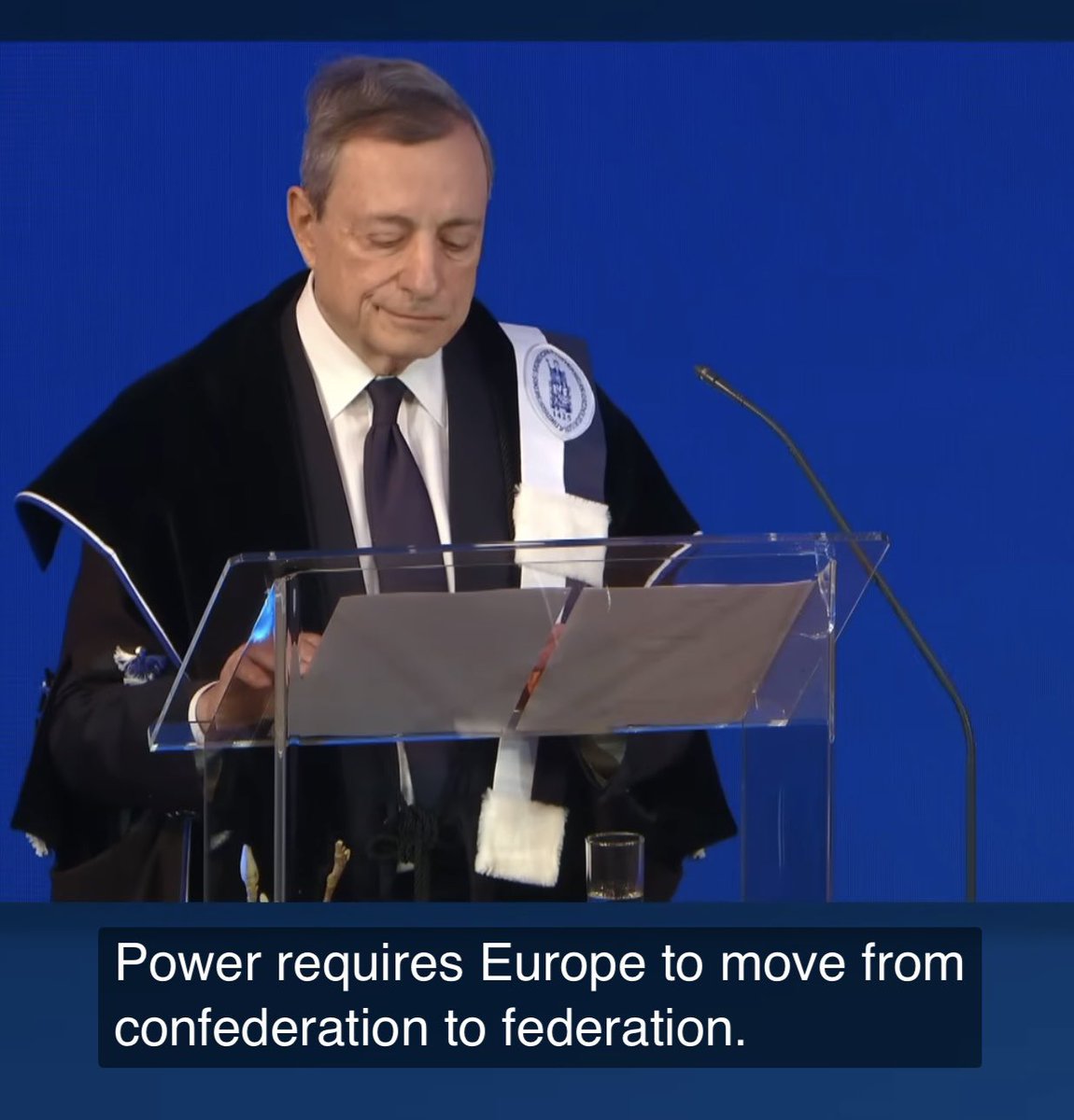 PulseofEurope's tweet photo. Mario Draghi with a clear message again: The world has changed. Europe needs to move from a confederation to a pragmatic federation! This needs to be urgently discussed on EU level!
#EUVision
#EUFederalism
#EUTheBlueForce https://t.co/WtX4V5P3oq