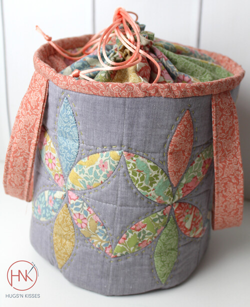 aussiehugs's tweet image. The Finnanger Fave Bucket Bag is a drawstring pouch made to hold all your lovely things — threads, hexies, scissors, EPP pieces, or those “I’ll just keep this safe here” treasures we all collect. 

#handstitching #eppaddict #sewingaddict #creativehappylife #slowmade #hnk